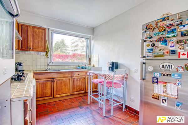 Versailles Clagny Labruyère - Appartement 4 pièces 89 M² rez de-jardin avec cave et place de parking en sous-sol €650 000 ** - Référence 25514