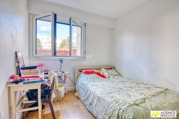 Versailles Clagny Labruyère - Appartement 4 pièces 89 M² rez de-jardin avec cave et place de parking en sous-sol €650 000 ** - Référence 25514