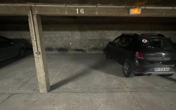 Stationnement à vendre    Paris 18