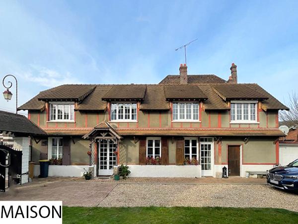 Maison de caractère avec dépendances et grand terrain - Centre-ville EZY-SUR-EURE  (27)