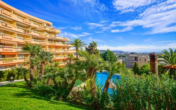 Appartement à vendre    2 pièces • 61 m2 Mandelieu-la-Napoule