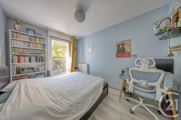 Appartement F4 à vendre  4 pièces - 73,20 m 2   VIGNEUX SUR SEINE  - 91