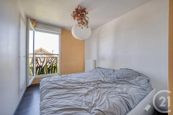 Appartement F4 à vendre  4 pièces - 73,20 m 2   VIGNEUX SUR SEINE  - 91