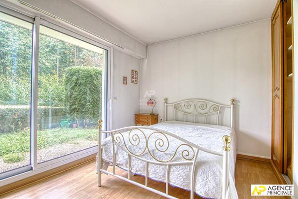 Versailles Clagny Appartement 5 pièces 113 m² rez-de-jardin avec ascenseur, cave et parking et box en sous-sol 610 000 € **  - Référence  28282