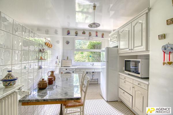 Versailles Clagny Appartement 5 pièces 113 m² rez-de-jardin avec ascenseur, cave et parking et box en sous-sol 610 000 € **  - Référence  28282