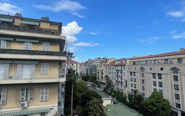 Appartement à vendre    3 pièces • 52 m2 Nice