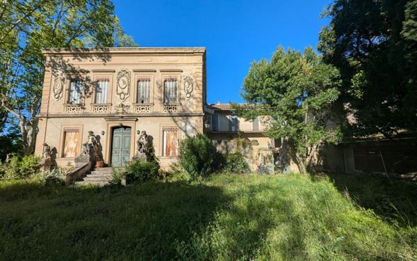 Maison à vendre    8 pièces •  Remoulins
