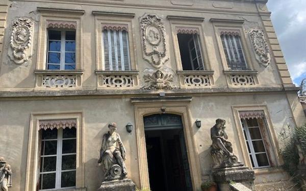 Maison à vendre    8 pièces •  Remoulins