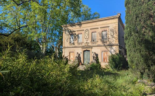Maison à vendre    8 pièces •  Remoulins