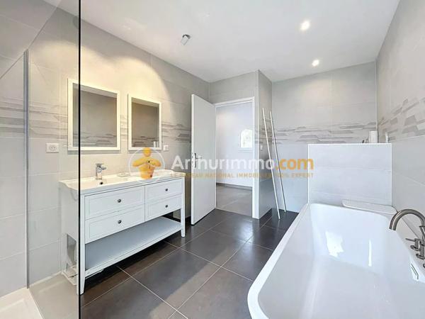 Vente Maison 5 pièces 175 m2 à Bourgoin-Jallieu