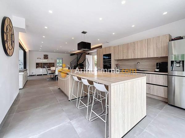 Vente Maison 5 pièces 175 m2 à Bourgoin-Jallieu