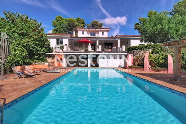 A VENDRE FLAYOSC Propriété 4 chambres 230 m² avec VUE PISCINE GARAGE