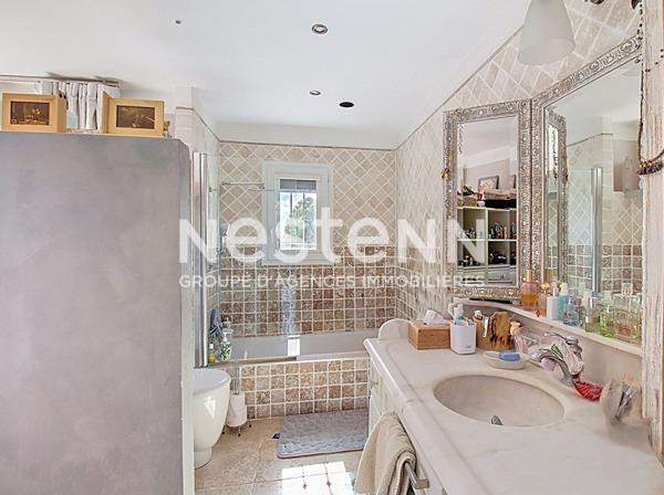 A VENDRE FLAYOSC Propriété 4 chambres 230 m² avec VUE PISCINE GARAGE