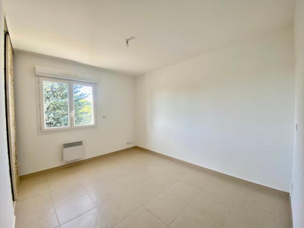 Maison de 101m2  de 2013 avec jardin et garage au calme.