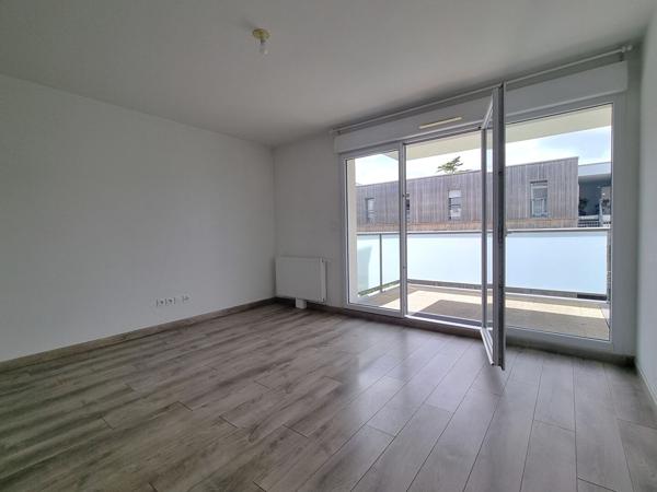 Appartement T2 récent avec balcon et parking - SAUTRON