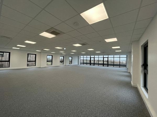 A LOUER - BUREAUX NEUFS - 284 M2 - SAINT-QUENTIN :