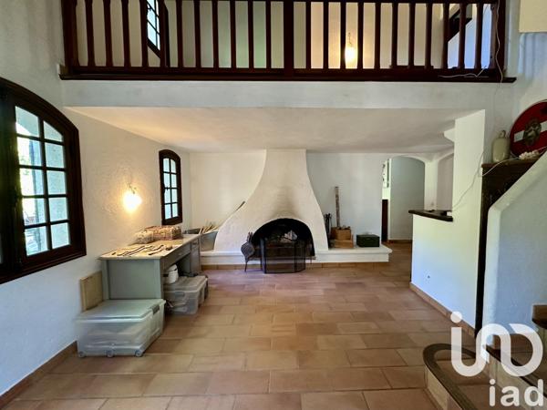 Maison traditionnelle 7 pièces de 180 m² à Roquebrune-sur-Argens (83520)