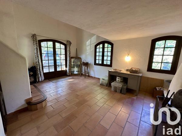 Maison traditionnelle 7 pièces de 180 m² à Roquebrune-sur-Argens (83520)