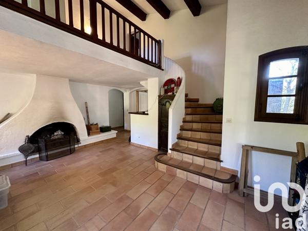 Maison traditionnelle 7 pièces de 180 m² à Roquebrune-sur-Argens (83520)