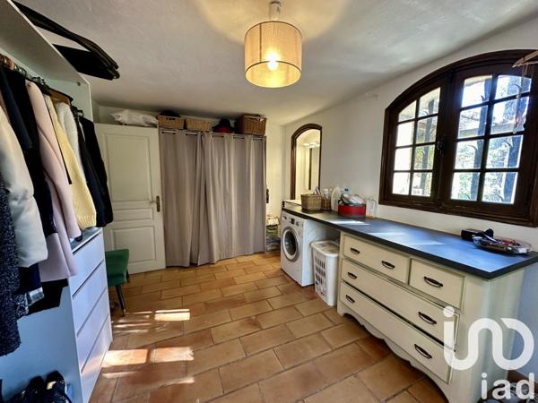 Maison traditionnelle 7 pièces de 180 m² à Roquebrune-sur-Argens (83520)
