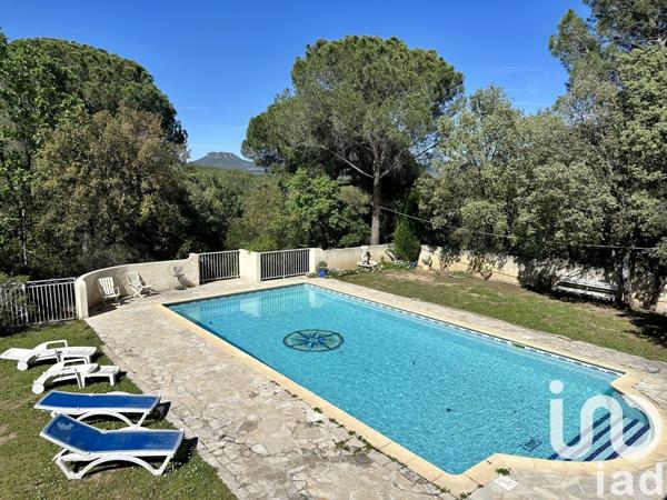 Maison traditionnelle 7 pièces de 180 m² à Roquebrune-sur-Argens (83520)