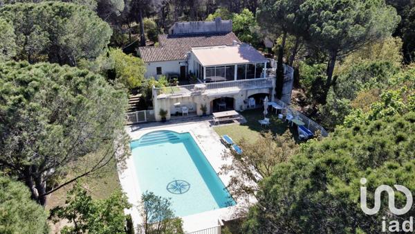 Maison traditionnelle 7 pièces de 180 m² à Roquebrune-sur-Argens (83520)