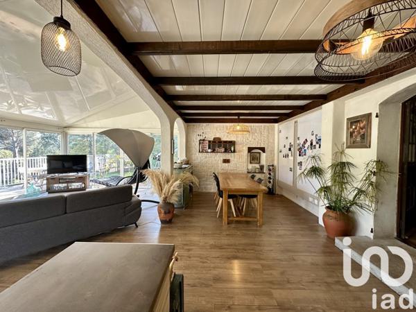 Maison traditionnelle 7 pièces de 180 m² à Roquebrune-sur-Argens (83520)