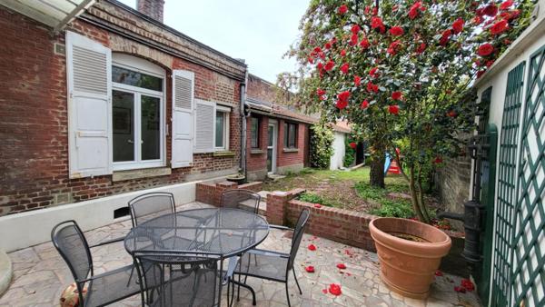 BELLE MAISON HYPER CENTRE-2 GARAGES-JARDIN