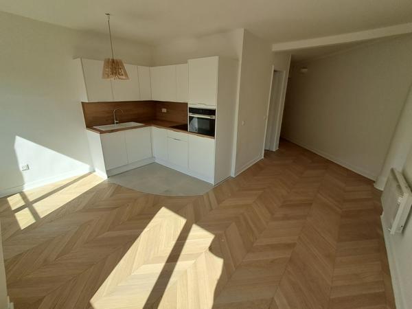 BUREAU A LOUER RUE ALFRED DE VIGNY PARIS 08