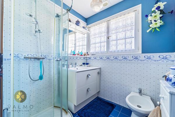 Maison
                                                                                                                                                                                                                                                                                                                        6 pièce(s)                                                                                                                                                                                                          5 chambre(s)                                                                                                                                                                                                          160  m²