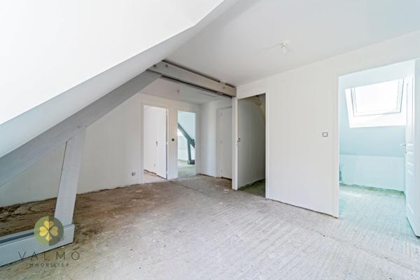 Maison
                                                                                                                                                                                                                                                                                                                        6 pièce(s)                                                                                                                                                                                                          5 chambre(s)                                                                                                                                                                                                          160  m²