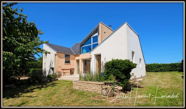 Jullouville (50610) SAINT-PAIR SUR MER - 1 km de la plage. Pavillon 1976 - 110 m² - 6 pièces - 3 chambres. Terrain 750 m².