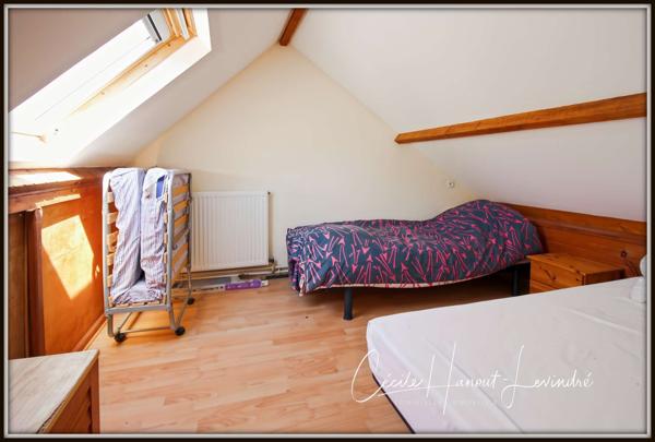 Jullouville (50610) SAINT-PAIR SUR MER - 1 km de la plage. Pavillon 1976 - 110 m² - 6 pièces - 3 chambres. Terrain 750 m².