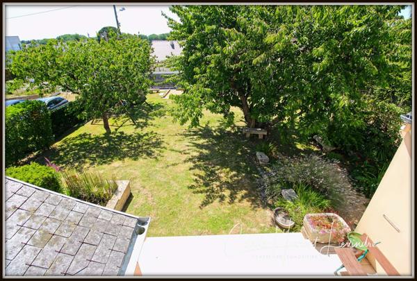 Jullouville (50610) SAINT-PAIR SUR MER - 1 km de la plage. Pavillon 1976 - 110 m² - 6 pièces - 3 chambres. Terrain 750 m².