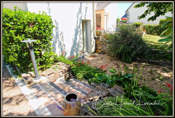 Jullouville (50610) SAINT-PAIR SUR MER - 1 km de la plage. Pavillon 1976 - 110 m² - 6 pièces - 3 chambres. Terrain 750 m².