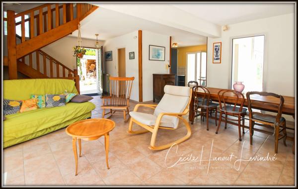 Jullouville (50610) SAINT-PAIR SUR MER - 1 km de la plage. Pavillon 1976 - 110 m² - 6 pièces - 3 chambres. Terrain 750 m².