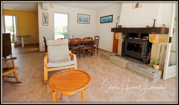 Jullouville (50610) SAINT-PAIR SUR MER - 1 km de la plage. Pavillon 1976 - 110 m² - 6 pièces - 3 chambres. Terrain 750 m².