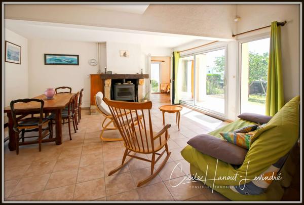 Jullouville (50610) SAINT-PAIR SUR MER - 1 km de la plage. Pavillon 1976 - 110 m² - 6 pièces - 3 chambres. Terrain 750 m².