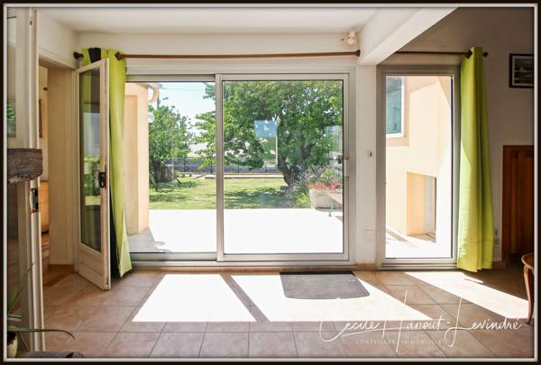 Jullouville (50610) SAINT-PAIR SUR MER - 1 km de la plage. Pavillon 1976 - 110 m² - 6 pièces - 3 chambres. Terrain 750 m².