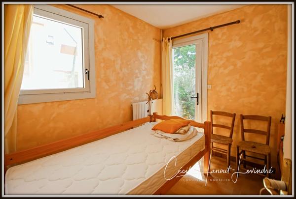 Jullouville (50610) SAINT-PAIR SUR MER - 1 km de la plage. Pavillon 1976 - 110 m² - 6 pièces - 3 chambres. Terrain 750 m².