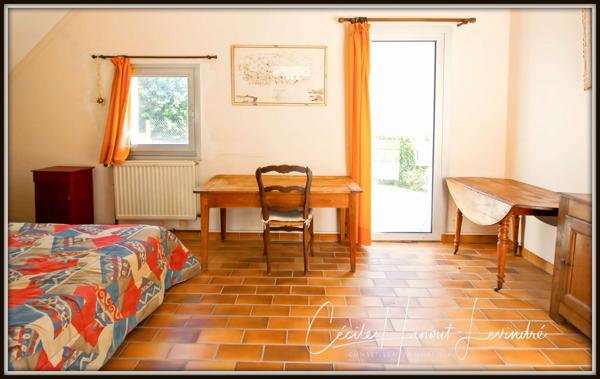 Jullouville (50610) SAINT-PAIR SUR MER - 1 km de la plage. Pavillon 1976 - 110 m² - 6 pièces - 3 chambres. Terrain 750 m².