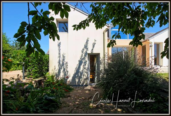 Jullouville (50610) SAINT-PAIR SUR MER - 1 km de la plage. Pavillon 1976 - 110 m² - 6 pièces - 3 chambres. Terrain 750 m².