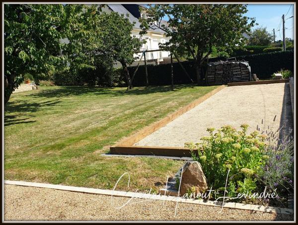 Jullouville (50610) SAINT-PAIR SUR MER - 1 km de la plage. Pavillon 1976 - 110 m² - 6 pièces - 3 chambres. Terrain 750 m².