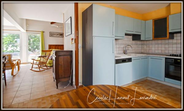 Jullouville (50610) SAINT-PAIR SUR MER - 1 km de la plage. Pavillon 1976 - 110 m² - 6 pièces - 3 chambres. Terrain 750 m².