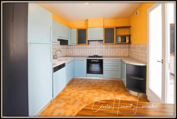 Jullouville (50610) SAINT-PAIR SUR MER - 1 km de la plage. Pavillon 1976 - 110 m² - 6 pièces - 3 chambres. Terrain 750 m².