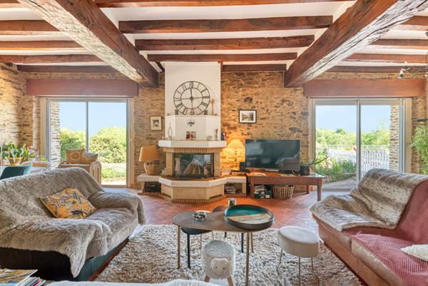 Propriété exceptionnelle avec vue imprenable sur la Mayenne.