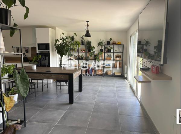 Maison rénovée de plain-pied – 2 chambres – Terrain constructible – Secteur calme à Étables