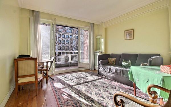 Appartement à vendre    5 pièces • 102,49 m2 Paris 6