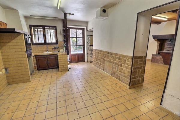 A VENDRE ENTRAIGUES SUR LA SORGUE  4 pièce(s) 125 m2