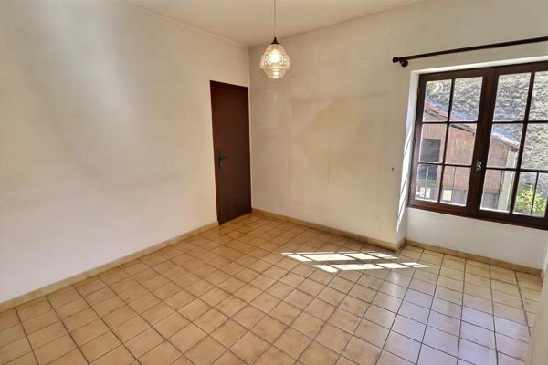 A VENDRE ENTRAIGUES SUR LA SORGUE  4 pièce(s) 125 m2